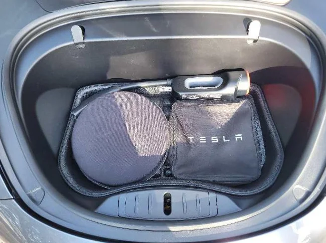 A1 Tesla 2018 modèle 3 Long range Premium Upgrades Midnignt Silver Metallic, RWD, entretenu Diamant et plusieurs accessoires thumbnail 5