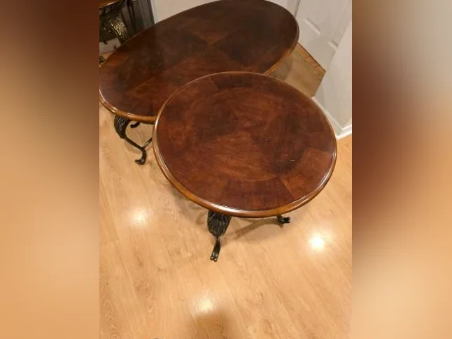 3 tables de Salon et 2 chaises en cuirs de une place et deux places. 400 $CA thumbnail 3