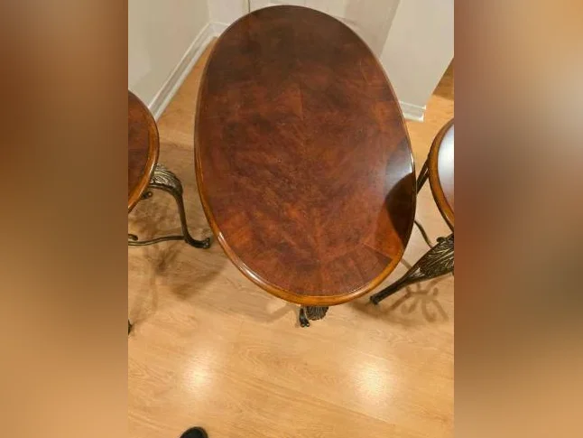 3 tables de Salon et 2 chaises en cuirs de une place et deux places. 400 $CA thumbnail 4