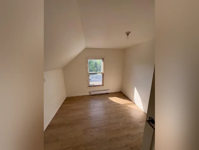 5 ½ à louer – Au village à Sutton – Hydro inclus – 1 450 $/mois thumbnail 6