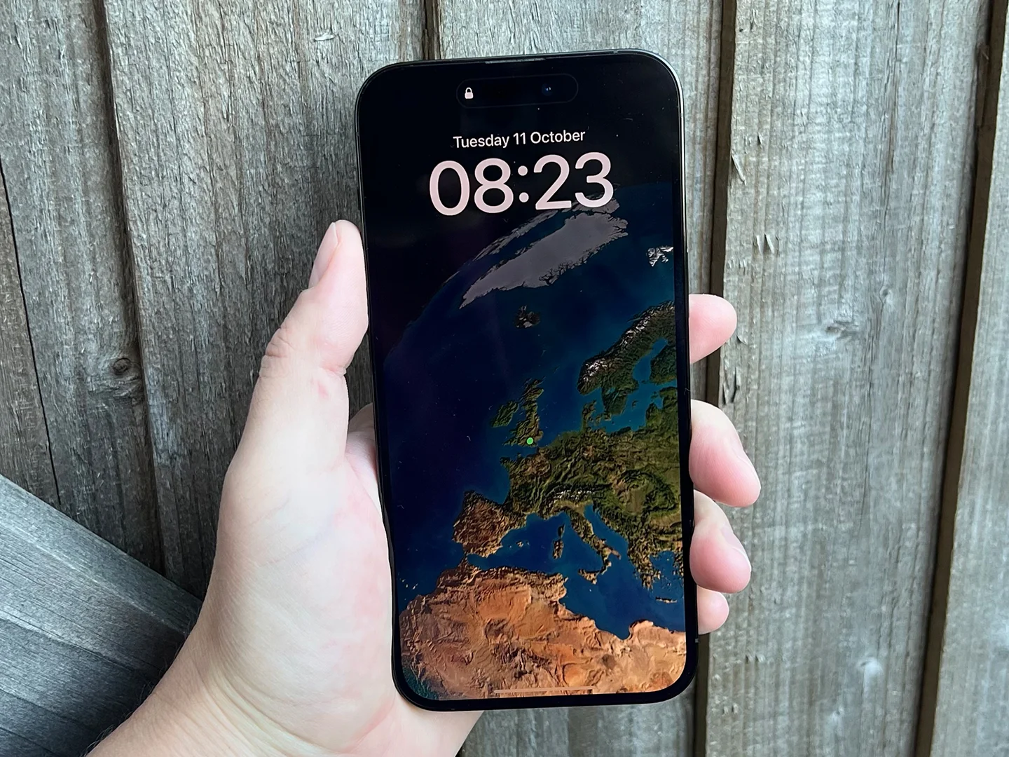 iPhone 14 Max 256GB Silver - Needs TLC