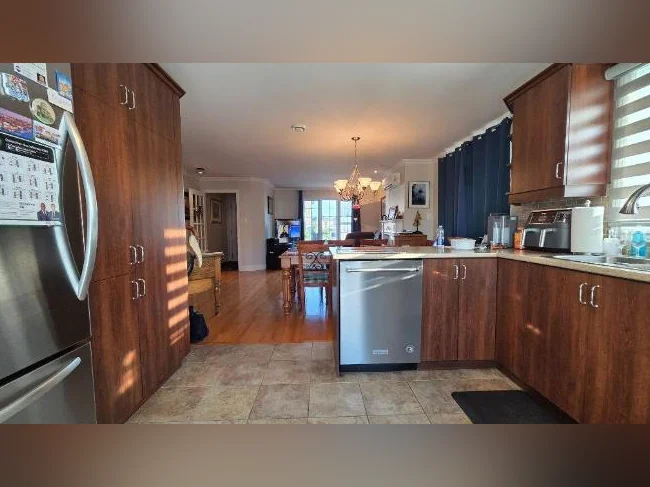 Carrefour Laval très jolie et grand 4 ½ de style condo, situé au 1er étage d’un triplex thumbnail 5