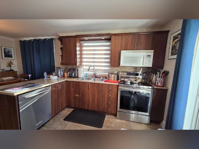Carrefour Laval très jolie et grand 4 ½ de style condo, situé au 1er étage d’un triplex thumbnail 4