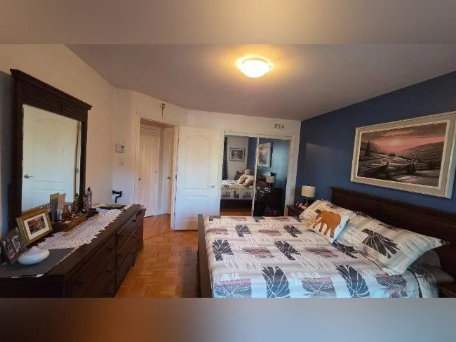 Carrefour Laval très jolie et grand 4 ½ de style condo, situé au 1er étage d’un triplex thumbnail 7