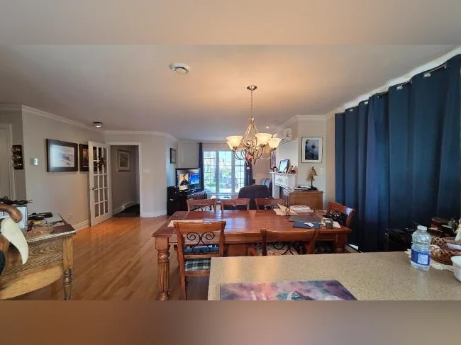 Carrefour Laval très jolie et grand 4 ½ de style condo, situé au 1er étage d’un triplex thumbnail 2