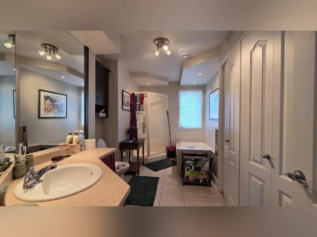Carrefour Laval très jolie et grand 4 ½ de style condo, situé au 1er étage d’un triplex thumbnail 8