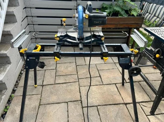 Banc de scie et scie à onglets