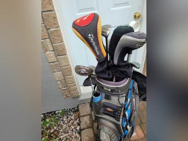EQUIPMENT DE GOLF COMPLET A VENDRE-DROITIER thumbnail 2