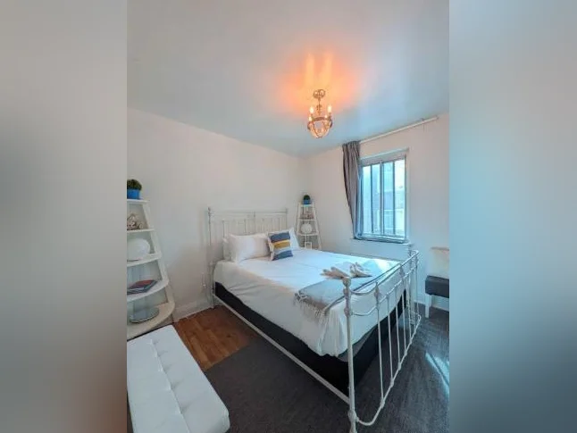 Grand 4 1/2 a louer Rue Van Horne JUILLET Chauffage et eau chaude inclus CDN NDG thumbnail 2