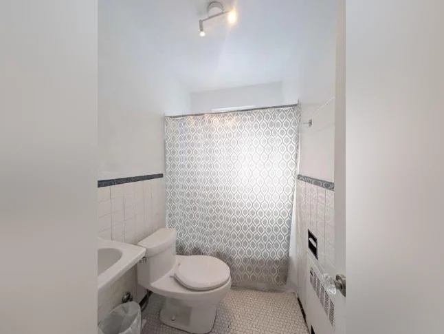 Grand 4 1/2 a louer Rue Van Horne JUILLET Chauffage et eau chaude inclus CDN NDG thumbnail 4