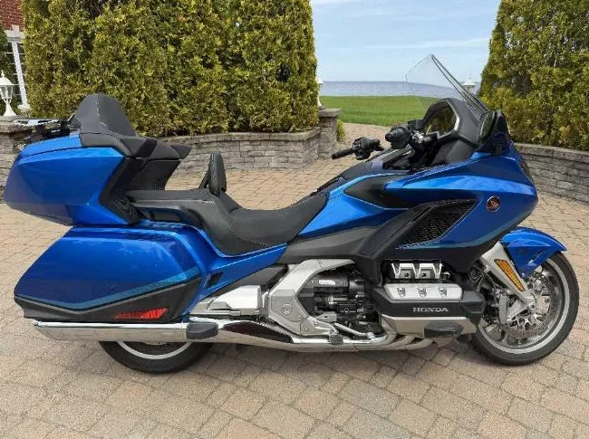 Honda Gold Wing Tour GL1800 DCT 2022 – 11 046 km thumbnail 2