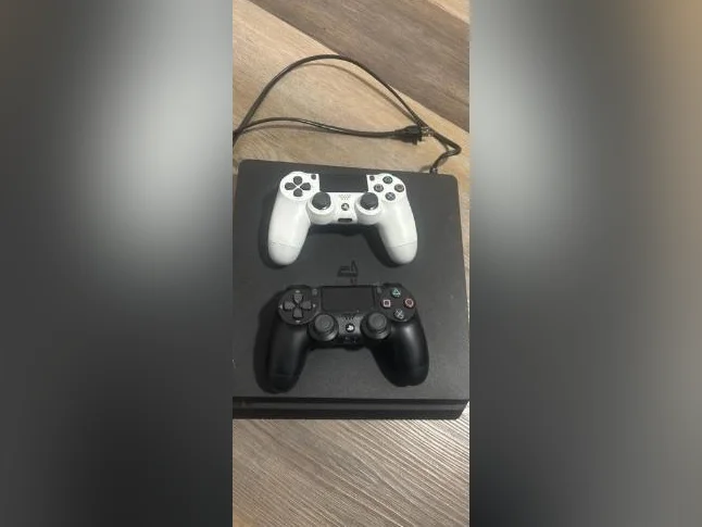 PlayStation 4 thumbnail 2