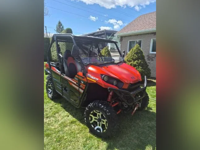 2017 Kawasaki Teryx LE, seulement 5,200 KM, ultra propre, clé en mains