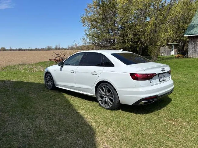 Audi A4 S Line Black Edition thumbnail 2