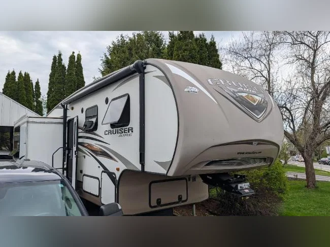 fifth-wheel Crossroads Cruiser Aire 29MK 2014