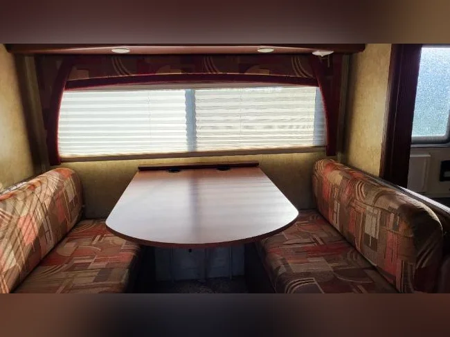 Motorisé Jayco Melboure 29D Premium- 31,6 pi - 6 pneus neufs - prêt à voyager thumbnail 3