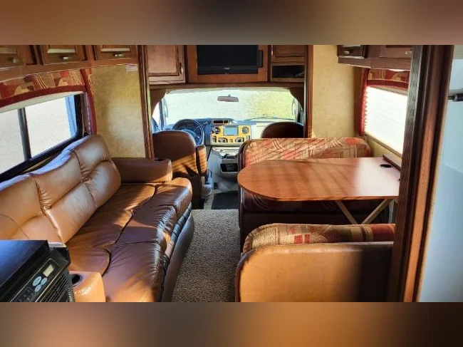 Motorisé Jayco Melboure 29D Premium- 31,6 pi - 6 pneus neufs - prêt à voyager thumbnail 5