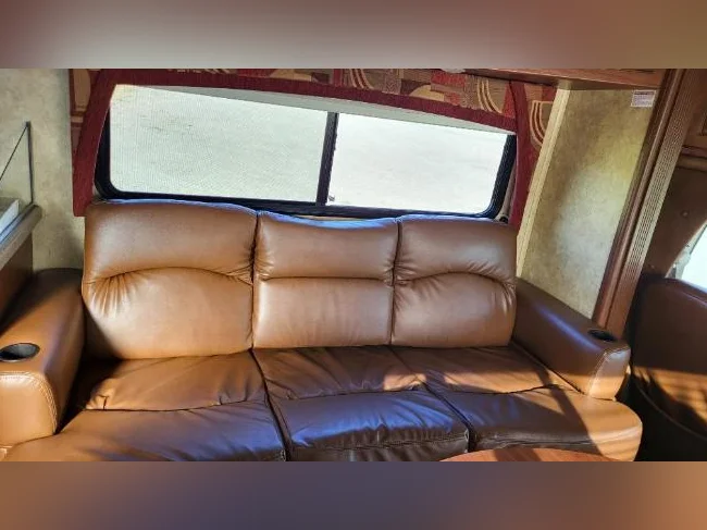 Motorisé Jayco Melboure 29D Premium- 31,6 pi - 6 pneus neufs - prêt à voyager thumbnail 4