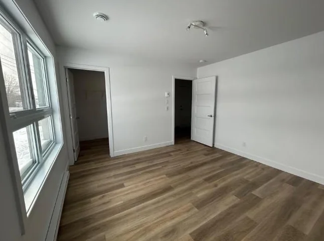 Grands 5½ 2e étage, construction neuve thumbnail 5