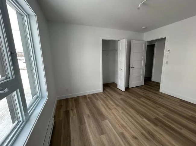 Grands 5½ 2e étage, construction neuve thumbnail 6