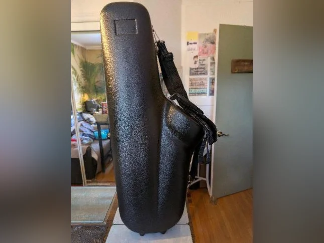 Étui Coque rigide pour saxophone Ténor Excellent état,avec courroies et métronome électronique inclus 👍