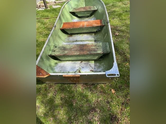 Chaloupe d’aluminium 12 pieds avec moteur