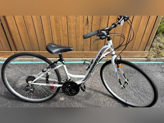 VÉLO MINELLI BLANC 21 VITESSES - COMME NEUF