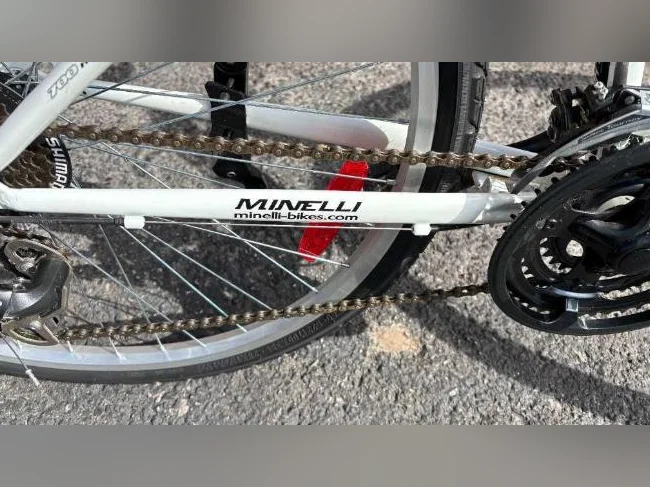 VÉLO MINELLI BLANC 21 VITESSES - COMME NEUF thumbnail 3