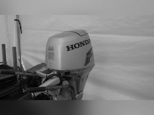 Moteur hors-bord 25 forces complet défectueux thumbnail 3