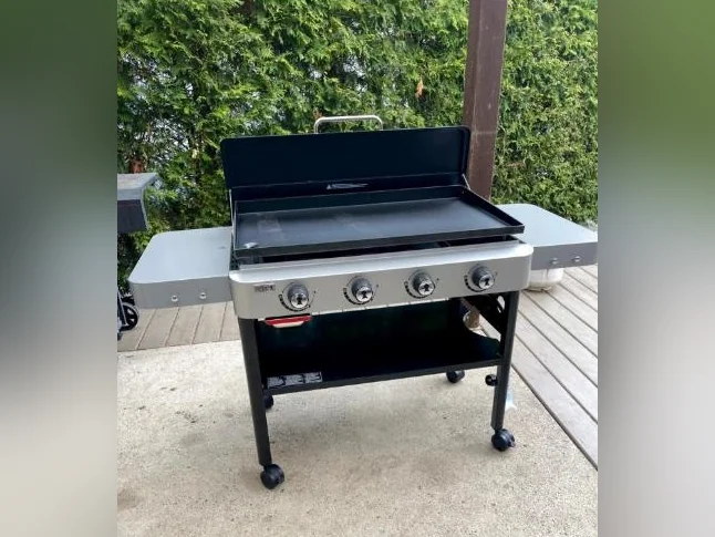 Plancha weber 36'' très peu utilisée ; En superbe état.