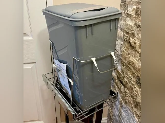 POUBELLE DE CUISINE COULISSANTE AVEC COUVERCLE 35L, EN ACIER INOXYDABLE thumbnail 2