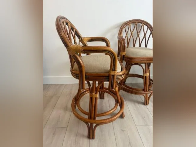 2 magnifiques tabourets de comptoir en rotin thumbnail 2