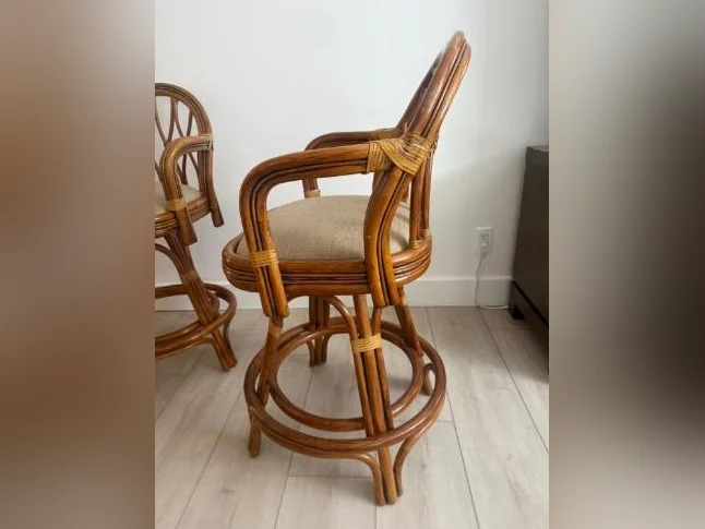 2 magnifiques tabourets de comptoir en rotin thumbnail 6