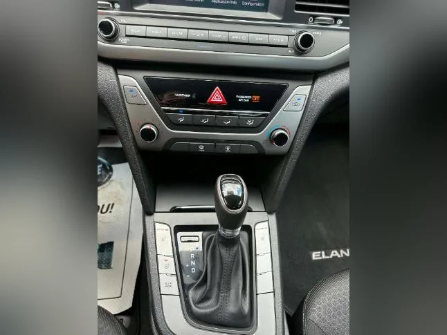 2017 Hyundai Elantra GL thumbnail 8