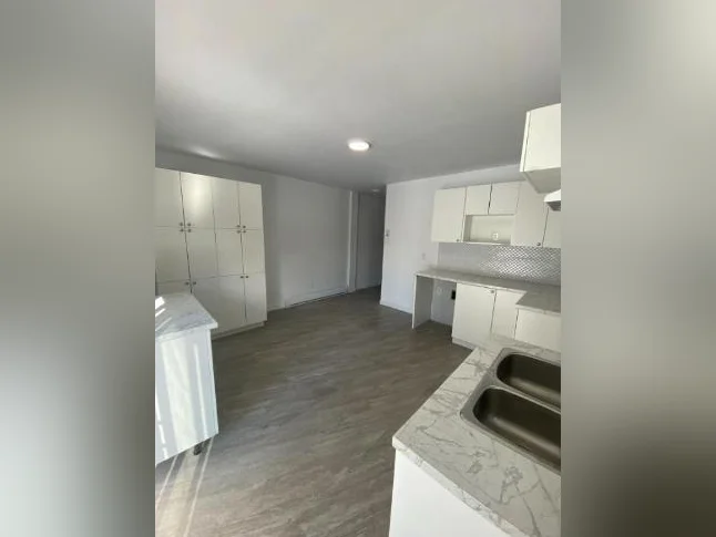 Grand 3 ½ avec chambre fermée à louer – Montréal-Nord thumbnail 7