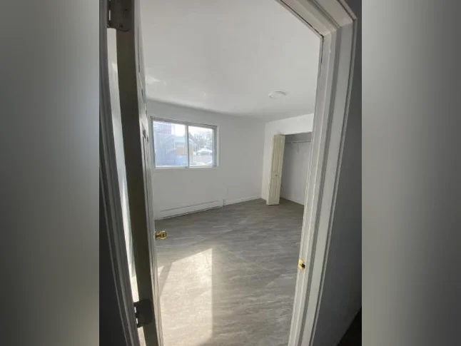 Grand 3 ½ avec chambre fermée à louer – Montréal-Nord thumbnail 4