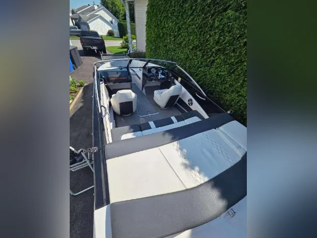 2016 bateau Glastron GT185 thumbnail 9