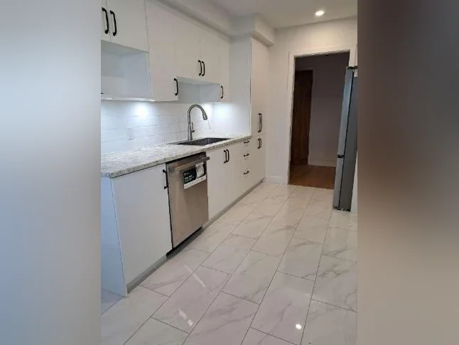 TRÈS GRAND ET LUXUEUX 4½ À LOUER À POINTE-CLAIRE