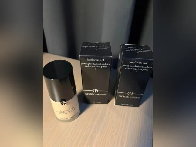 2 Giorgio Armani Luminous Silk 5 *Neuf* 20$