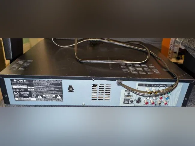 Sony RDR-VX560 DVD Recorder / VCR combo thumbnail 2