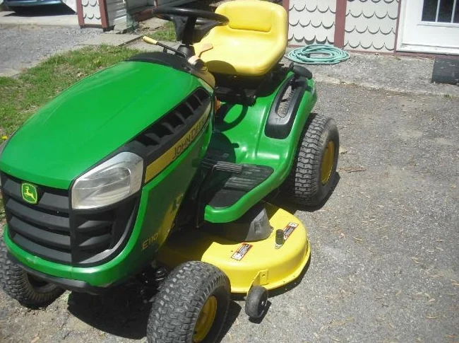 TRACTEUR À GAZON thumbnail 3