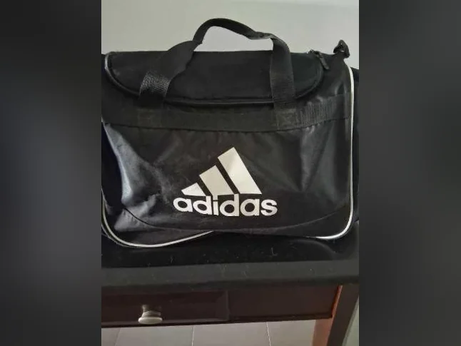 Sac de sport Adidas de couleur noire