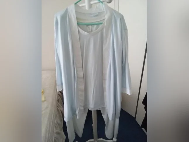 Pyjamas d'ete et d'hiver avec 1 chale assorti ou robes d'interieur