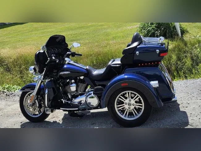 moto Harley Davidson tri glide thumbnail 5