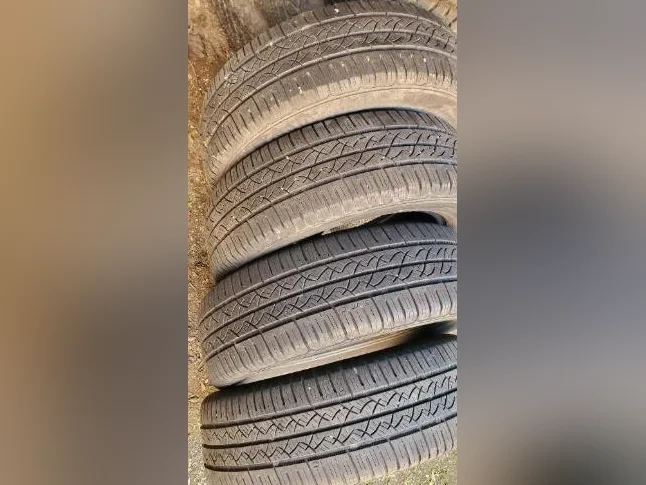 4 pneus été/4 saison Continental True contact 185/65r15 en bonne condition