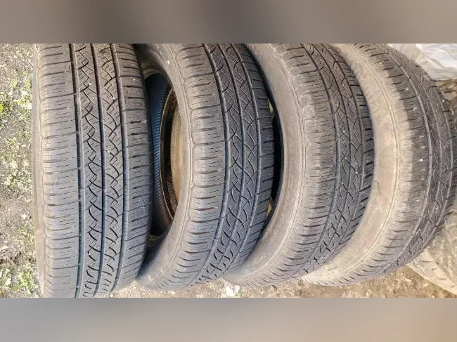 4 pneus été/4 saison Continental True contact 185/65r15 en bonne condition thumbnail 2