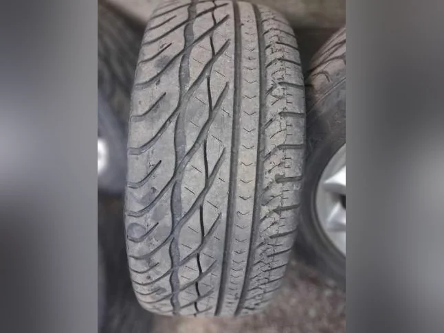 Mags d'origine Hyundaï avec pneus d'été 17" Good Year 235/55ZR17 thumbnail 4