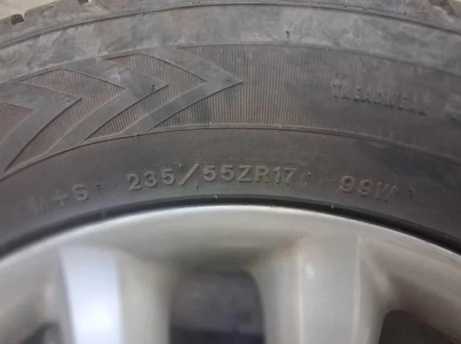 Mags d'origine Hyundaï avec pneus d'été 17" Good Year 235/55ZR17 thumbnail 3