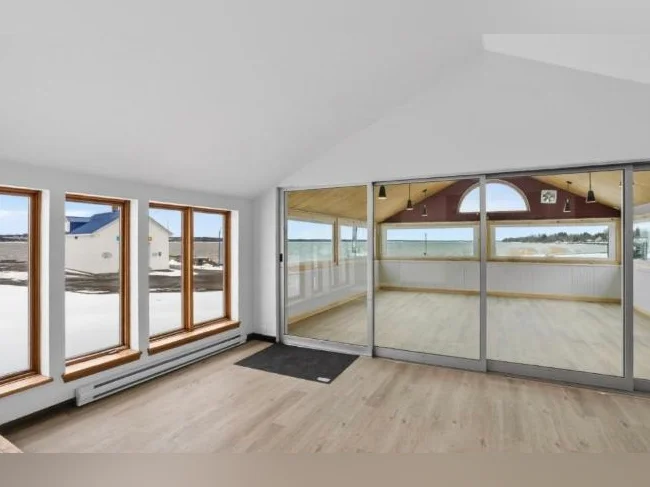 Maison bord de l'eau thumbnail 2