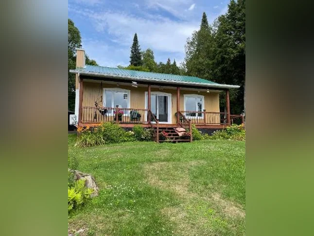 Chalet / Maison au bord de l’eau thumbnail 9